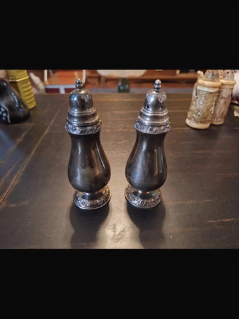 Oneida Henley Silver Plated Salt and Pepper Shakers